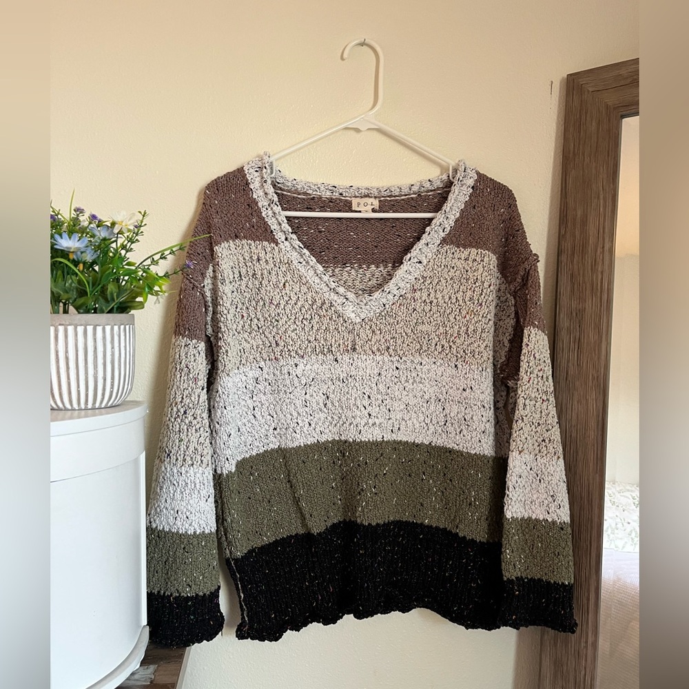 POL V-Neck Ruffle Sweater - Picture 2 of 5